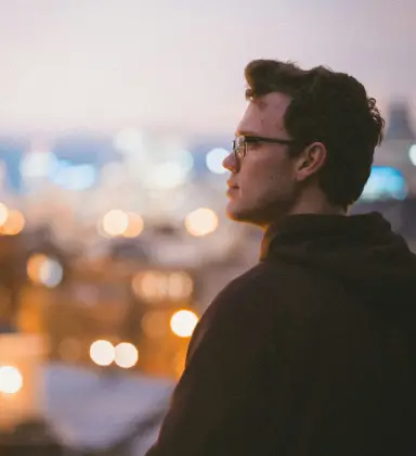 query_builder_man_img